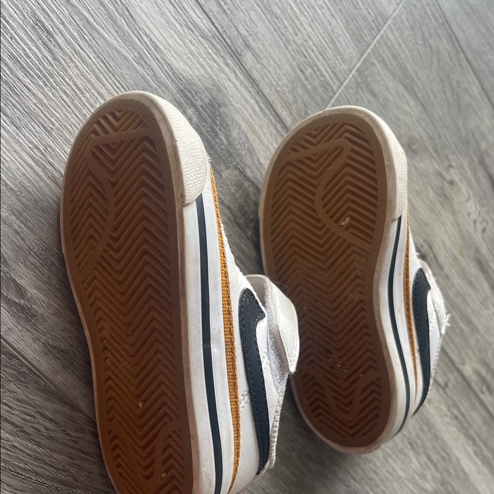 Nike Kids White and Tan Sneakers - Picture 6 of 10